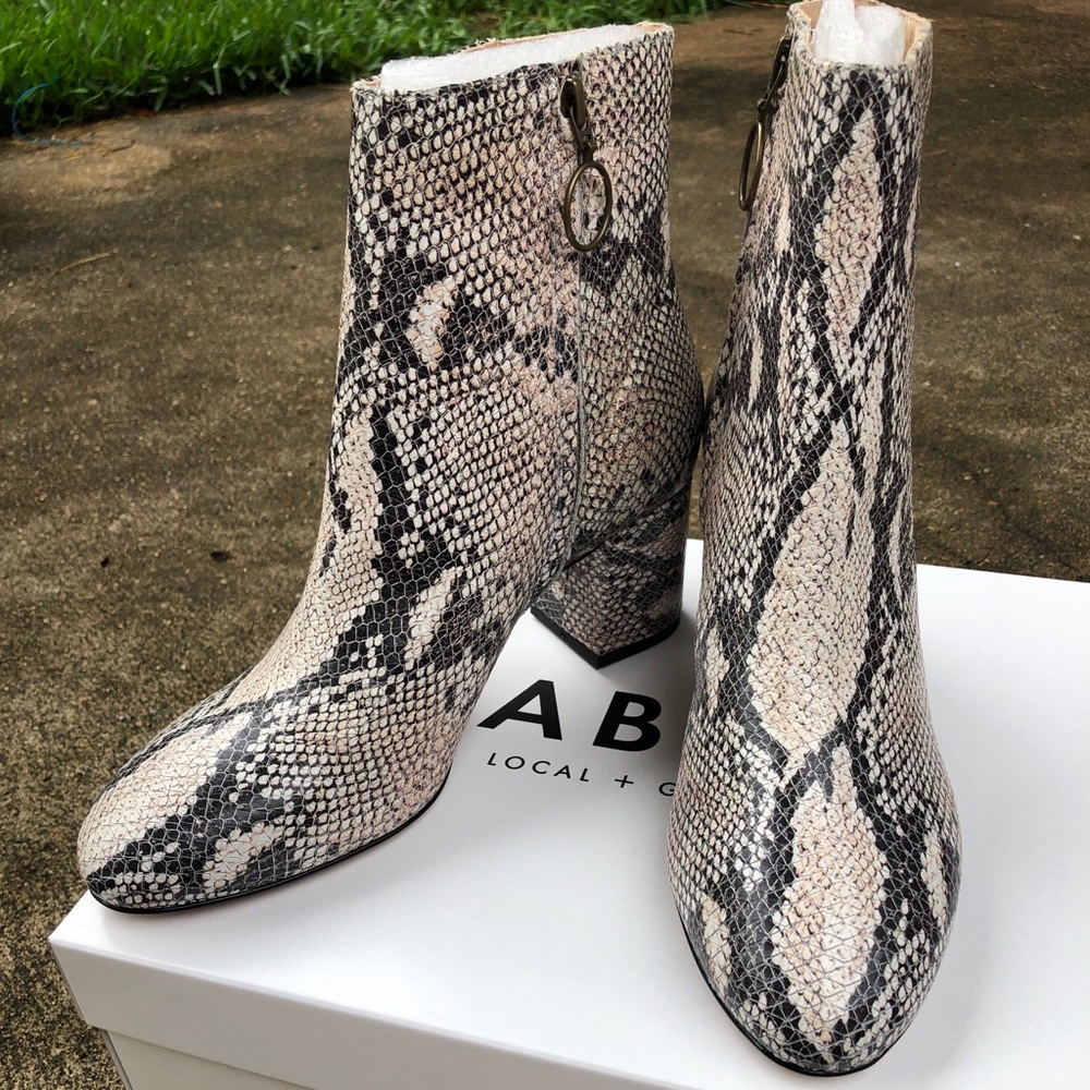 Able Celina ankle boot, snake print